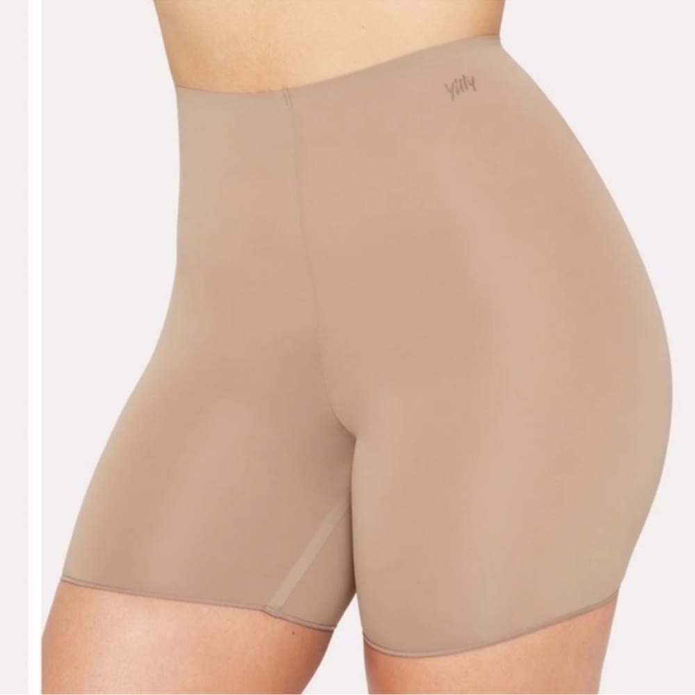 Yitty high waist shorts. Size 3X. NWT